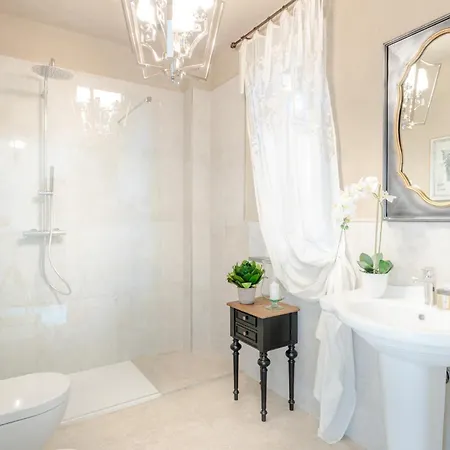 Regina, 4 Bedrooms And A Luxury Style Villa *