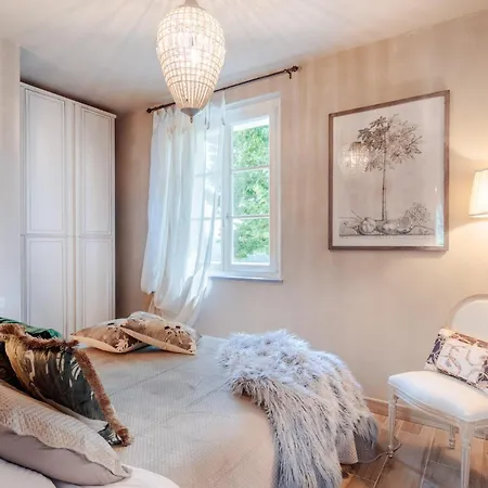 Regina, 4 Bedrooms And A Luxury Style Cappella