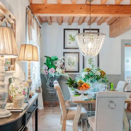 Regina, 4 Bedrooms And A Luxury Style Cappella